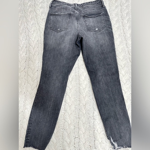 Universal Thread Distressed Ash Gray Jeans. In good/fair condition,lightly worn. - Picture 4 of 5